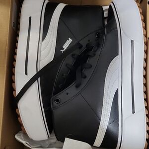Puma Women's Black and White Sneakers